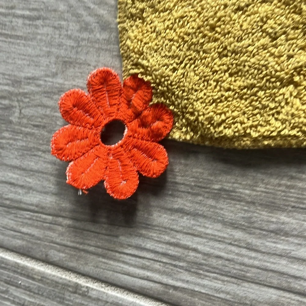 2 Fieldcrest vintage 100% cotton, terrycloth yellow orange embroidered flower